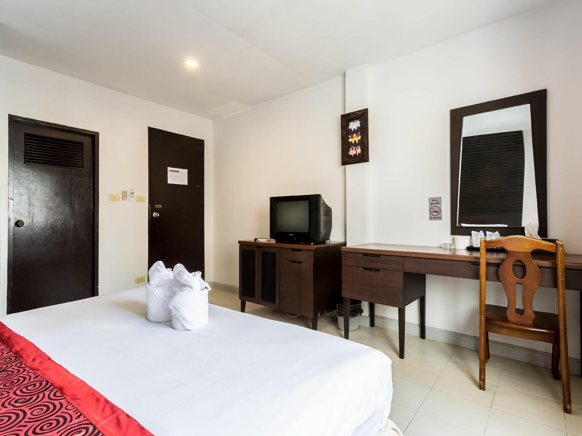 Sino House Patong Hotel Exterior foto