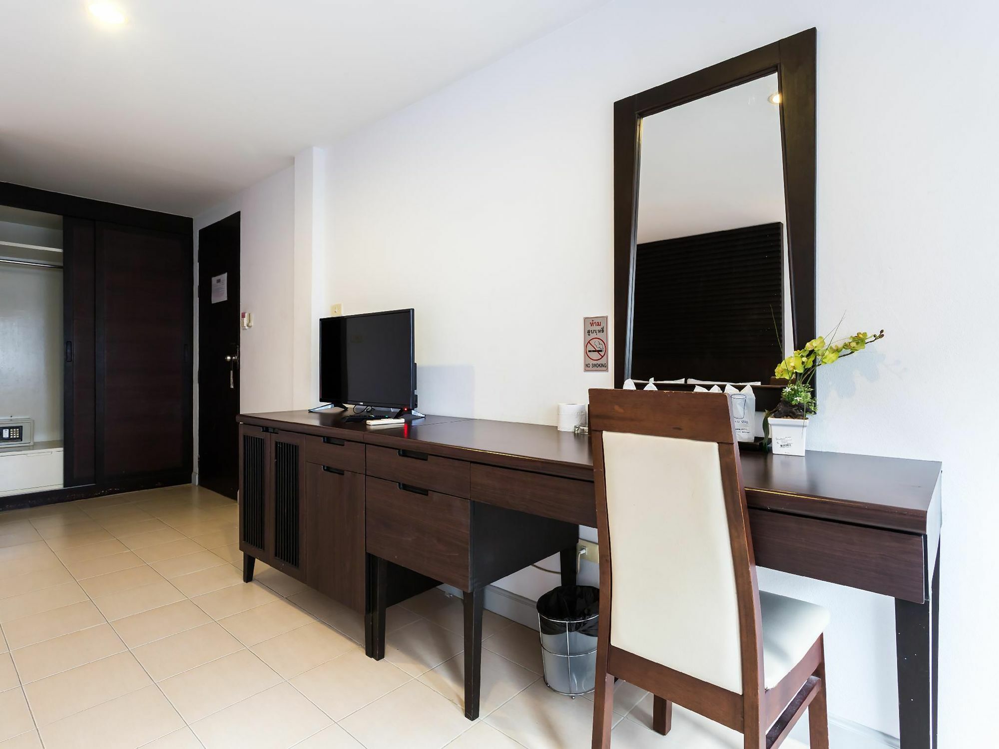 Sino House Patong Hotel Exterior foto